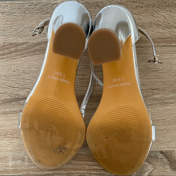 Silver 4 inch Block Heels Size 7.5 - Picture 6 of 7